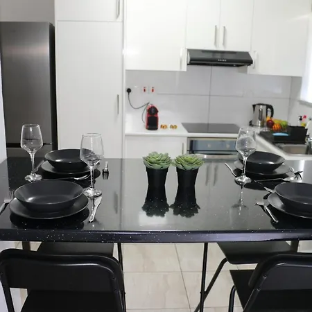 Banlieue 29 - 2 Bedroom Flat In *