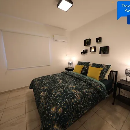 Banlieue 29 - 2 Bedroom Flat In *